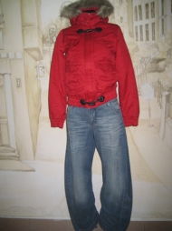 05) джинсы 239.000 руб.,  куртка 419.000 руб.+черн.