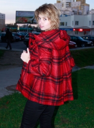 пальто Zara 239.000 руб., брюки Bershka 129.000 руб.