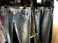 В продаже джинсы большие и маломерки от 120.000 до 170.000.